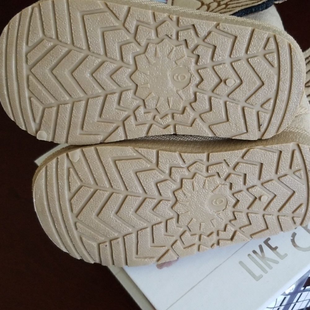 Boots   - Picture 3 of 4